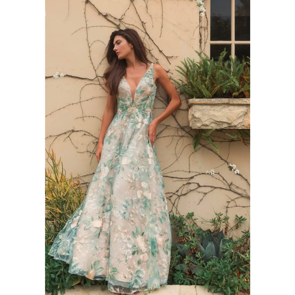 Mac Duggal Floral Embroidered Gown Size 4 NWT Beaded Mesh Formal Dress 79329 - Picture 1 of 11